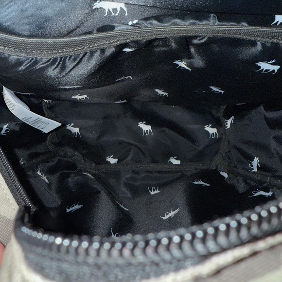 Like new condition Abercrombie kids backpack - Picture 5 of 6